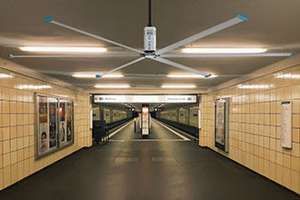 지하철 설치 사진